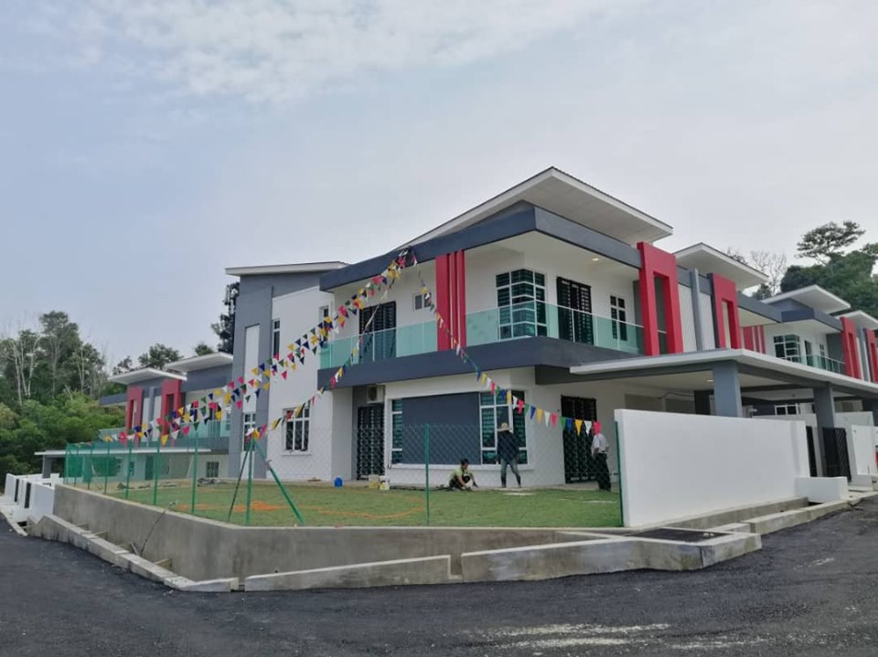 Double Storey Semi - D Bayroute Residences - (Lot 102962)